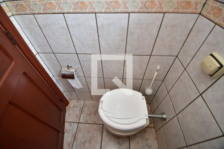 Casa à venda com 340m², 4 quartos e 2 vagasBanheiro de serviço