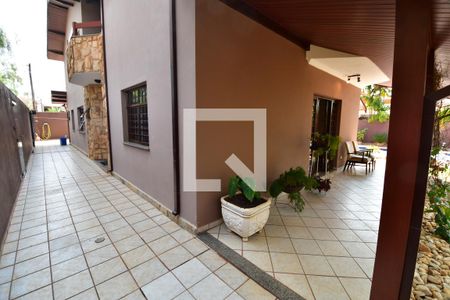 Casa à venda com 340m², 4 quartos e 2 vagasCorredor e Varanda