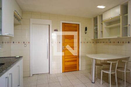 Apartamento para alugar com 120m², 2 quartos e 2 vagasCozinha