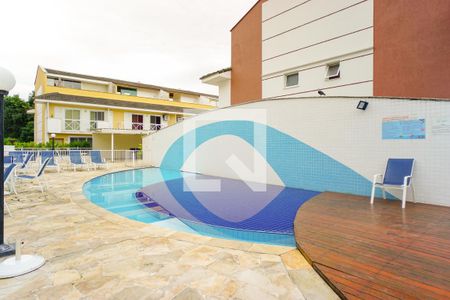 Casa de condomínio à venda com 320m², 6 quartos e 3 vagas Casa de condomínio à venda com 320m², 6 quartos e 3 vagasÁrea comum - Piscina