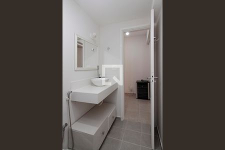 Banheiro de apartamento à venda com 1 quarto, 70m² em Vila Buarque, São Paulo