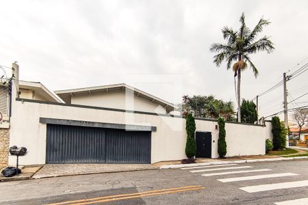 Casa à venda com 320m², 3 quartos e 5 vagas Casa à venda com 320m², 3 quartos e 5 vagasFachada