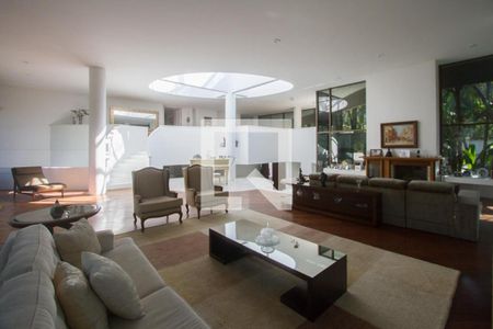 Casa à venda com 850m², 4 quartos e 3 vagasSala