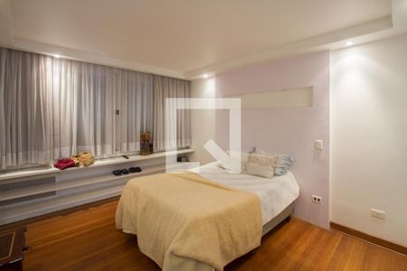 Casa à venda com 850m², 4 quartos e 3 vagasSuíte 1