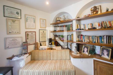 Casa à venda com 850m², 4 quartos e 3 vagasEscritório