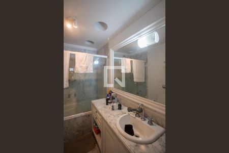 Casa à venda com 850m², 4 quartos e 3 vagasBanheiro Suíte 2