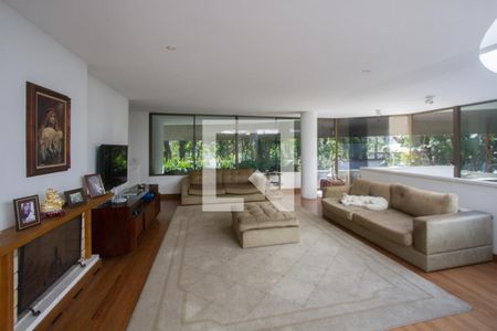 Casa à venda com 850m², 4 quartos e 3 vagasSala