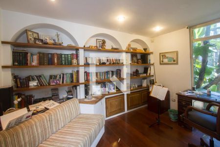 Casa à venda com 850m², 4 quartos e 3 vagasEscritório