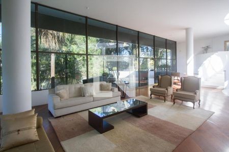 Casa à venda com 850m², 4 quartos e 3 vagasSala