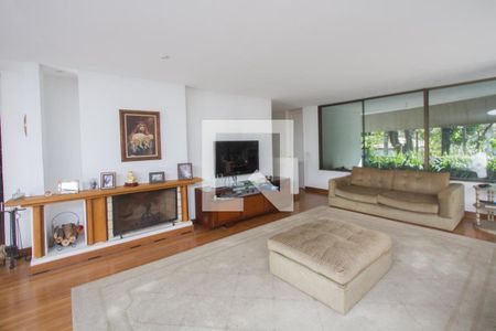 Casa à venda com 850m², 4 quartos e 3 vagasSala