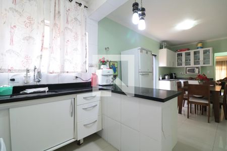 Casa à venda com 243m², 3 quartos e 2 vagasCozinha 