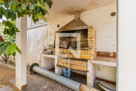 Casa à venda com 250m², 2 quartos e 10 vagasQuintal e Jardim Fundos