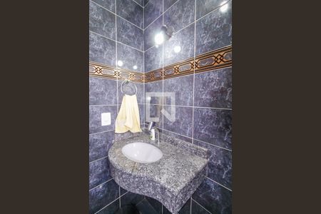 Casa à venda com 432m², 4 quartos e 8 vagasBanheiro 