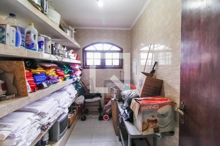 Casa à venda com 432m², 4 quartos e 8 vagasDespensa