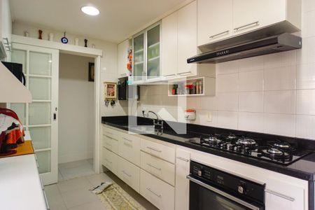 Apartamento à venda com 320m², 4 quartos e 2 vagas Apartamento à venda com 320m², 4 quartos e 2 vagasCozinha