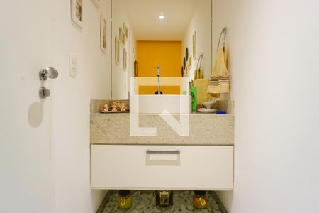 Apartamento à venda com 320m², 4 quartos e 2 vagas Apartamento à venda com 320m², 4 quartos e 2 vagasLavabo