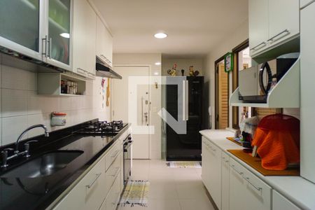 Apartamento à venda com 320m², 4 quartos e 2 vagas Apartamento à venda com 320m², 4 quartos e 2 vagasCozinha