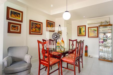 Apartamento à venda com 320m², 4 quartos e 2 vagas Apartamento à venda com 320m², 4 quartos e 2 vagasSala