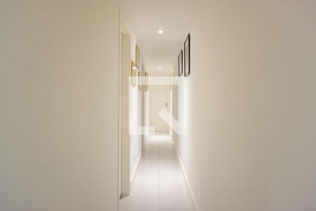 Apartamento à venda com 320m², 4 quartos e 2 vagas Apartamento à venda com 320m², 4 quartos e 2 vagasCorredor