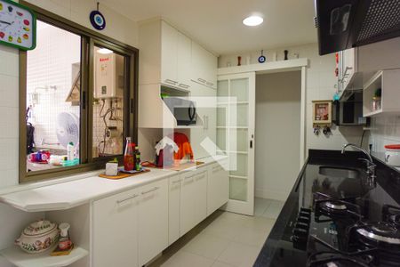 Apartamento à venda com 320m², 4 quartos e 2 vagas Apartamento à venda com 320m², 4 quartos e 2 vagasCozinha