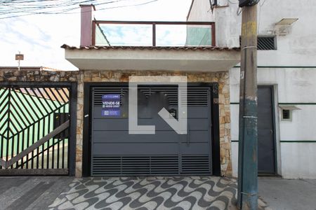 Casa à venda com 172m², 3 quartos e 2 vagas Casa à venda com 172m², 3 quartos e 2 vagasFachada