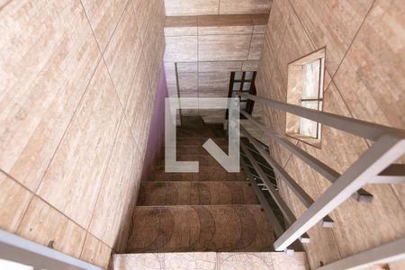 Casa à venda com 172m², 3 quartos e 2 vagas Casa à venda com 172m², 3 quartos e 2 vagasEscada da Varanda