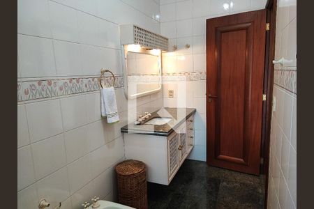 Casa à venda com 541m², 4 quartos e 6 vagasBanheiro 2