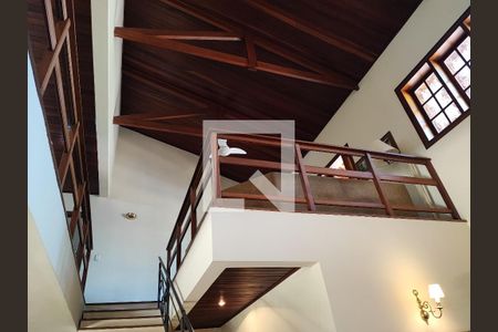 Casa à venda com 541m², 4 quartos e 6 vagasEscada