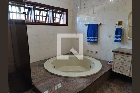 Casa à venda com 541m², 4 quartos e 6 vagasBanheiro da Suíte