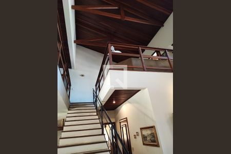 Casa à venda com 541m², 4 quartos e 6 vagasEscada