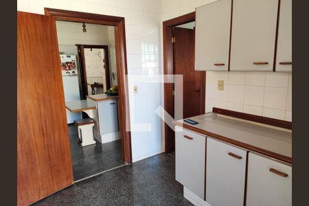 Casa à venda com 541m², 4 quartos e 6 vagasCozinha