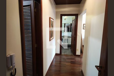 Casa à venda com 541m², 4 quartos e 6 vagasBanheiro 2