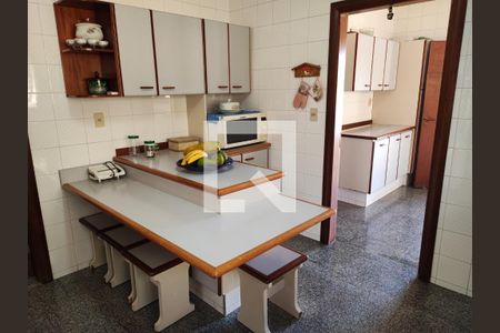 Casa à venda com 541m², 4 quartos e 6 vagasCozinha