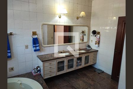 Casa à venda com 541m², 4 quartos e 6 vagasBanheiro da Suíte