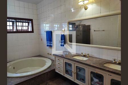 Casa à venda com 541m², 4 quartos e 6 vagasBanheiro da Suíte