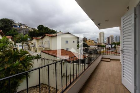 Casa à venda com 580m², 6 quartos e 4 vagas Casa à venda com 580m², 6 quartos e 4 vagasSacada do quarto 3