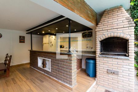 Casa à venda com 580m², 6 quartos e 4 vagas Casa à venda com 580m², 6 quartos e 4 vagasÁrea comum - Churrasqueira