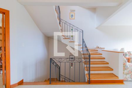 Casa à venda com 385m², 3 quartos e 4 vagas Casa à venda com 385m², 3 quartos e 4 vagasEscada
