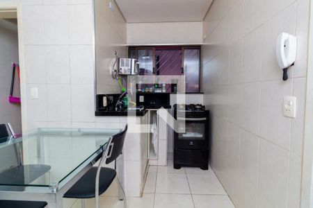 Casa à venda com 90m², 2 quartos e 2 vagas Casa à venda com 90m², 2 quartos e 2 vagasCozinha