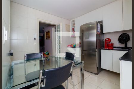 Casa à venda com 90m², 2 quartos e 2 vagas Casa à venda com 90m², 2 quartos e 2 vagasCozinha