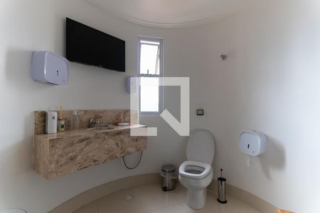 Casa à venda com 640m², 5 quartos e 4 vagasBanheiro 2