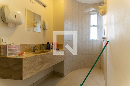 Casa à venda com 640m², 5 quartos e 4 vagasBanheiro da Suíte 2