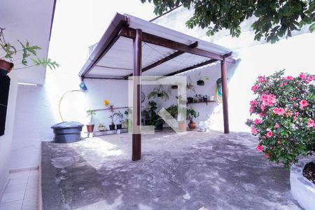 Casa à venda com 193m², 3 quartos e 1 vaga Casa à venda com 193m², 3 quartos e 1 vagaQuintal