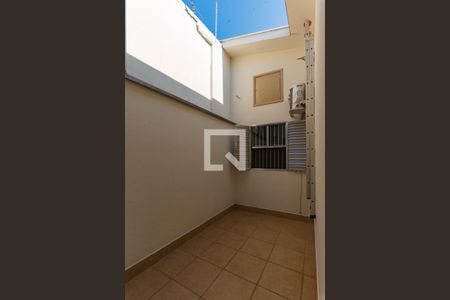 Casa à venda com 280m², 3 quartos e 2 vagas Casa à venda com 280m², 3 quartos e 2 vagasQuintal