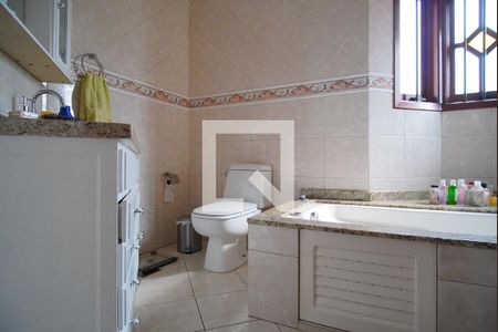 Casa à venda com 200m², 3 quartos e 1 vagabanheiro suíte 