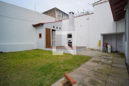 Casa à venda com 200m², 3 quartos e 1 vagaPátio _Fundos 