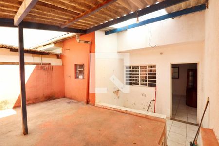 Casa à venda com 180m², 2 quartos e 1 vagaÁrea de Serviço