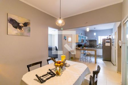 Casa à venda com 170m², 4 quartos e 3 vagas Casa à venda com 170m², 4 quartos e 3 vagasSala de jantar