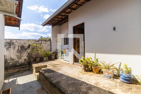 Casa à venda com 170m², 4 quartos e 3 vagas Casa à venda com 170m², 4 quartos e 3 vagasQuintal e edícula