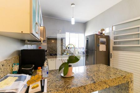 Casa à venda com 170m², 4 quartos e 3 vagas Casa à venda com 170m², 4 quartos e 3 vagasCozinha